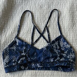 Alo Women's Blue Patterned Sports Bra